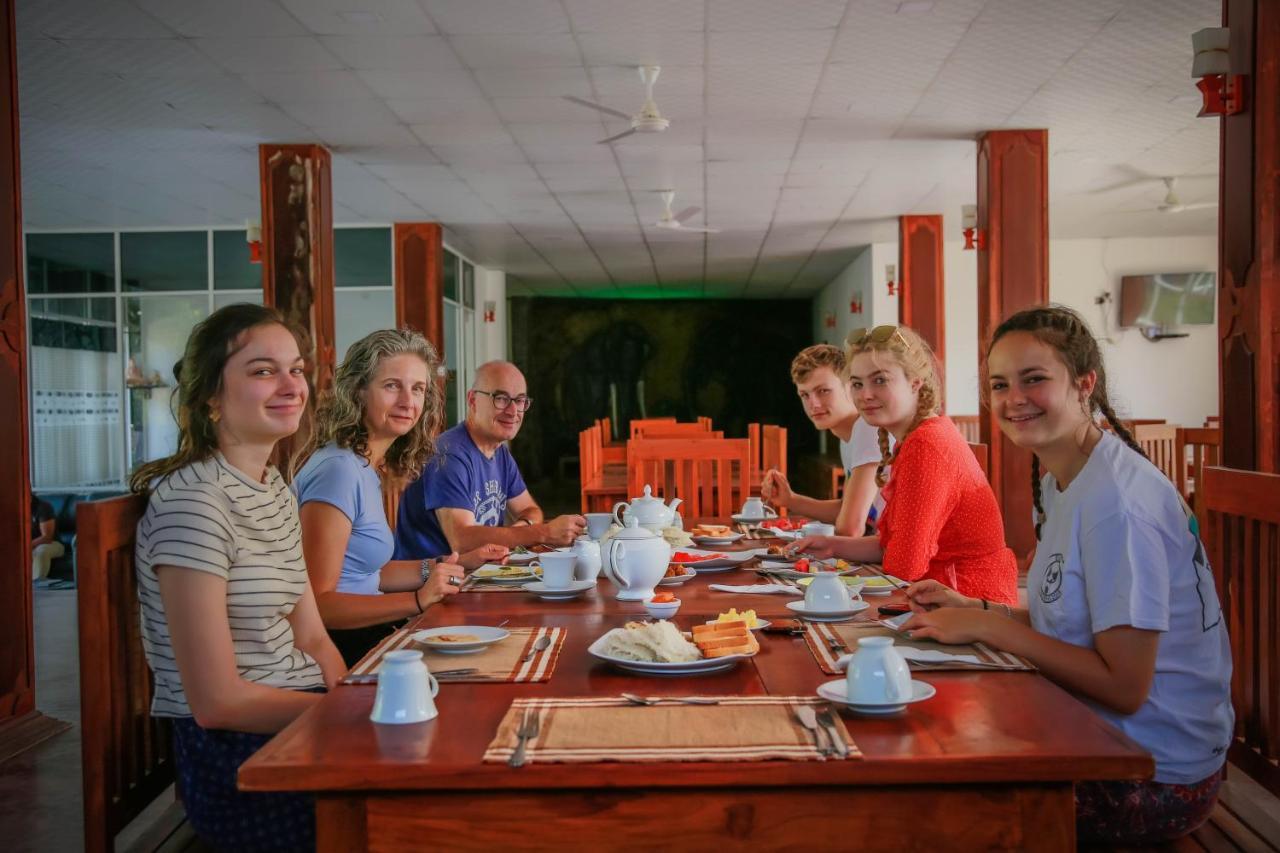 Hotel City Grand Ella Eksteriør bilde